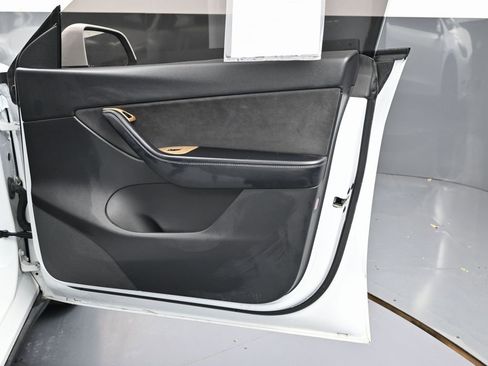 Used 2021 Tesla Model Y 2WD image 39