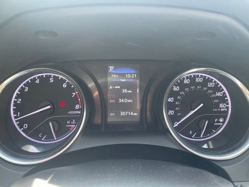 Used 2020 Toyota Camry SE w/ Blackout Package FWD image 6