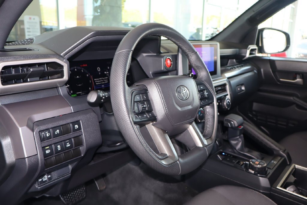 Used 2025 Toyota Tacoma TRD Off-Road AWD/4WD image 17
