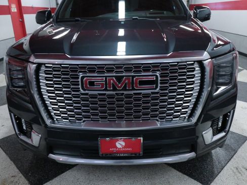 Used 2022 GMC Yukon Denali w/ Denali Premium Package image 4