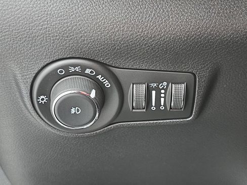 Used 2024 Jeep Compass Latitude w/ Altitude Special Edition AWD/4WD image 24