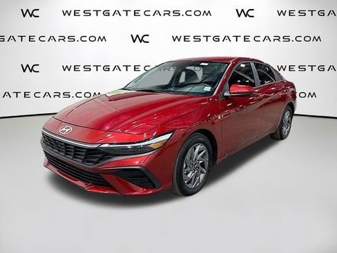 Used 2024 Hyundai Elantra SEL image 1