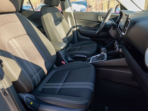 Used 2024 Hyundai Venue SEL image 33