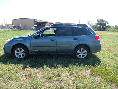 Used 2013 Subaru Outback 2.5i Premium AWD/4WD image 8
