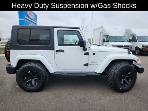 Used 2015 Jeep Wrangler Sahara image 10