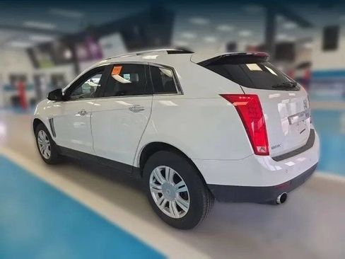 Used 2016 Cadillac SRX Luxury FWD image 2