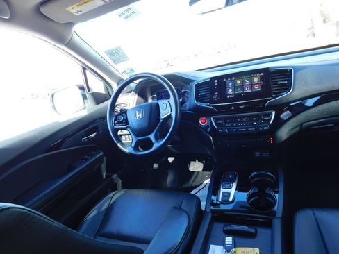Used 2022 Honda Pilot Touring image 3