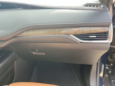 Used 2021 Cadillac XT4 Premium Luxury FWD image 28