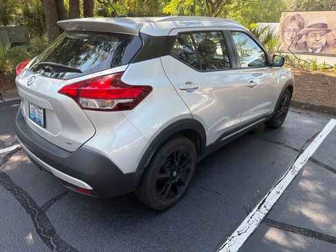 Used 2019 Nissan Kicks SR w/ SR Premium Package FWD image 15