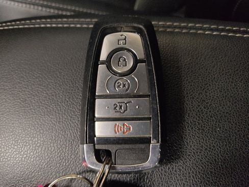 Used 2022 Ford Escape SEL w/ Technology Package FWD image 32