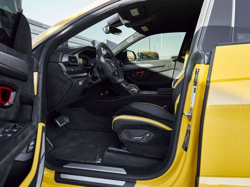 Used 2024 Lamborghini Urus Performante image 40