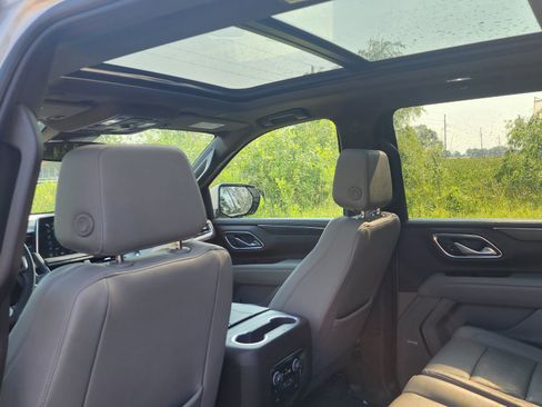 Used 2024 Chevrolet Suburban LT w/ Luxury Package AWD/4WD image 12