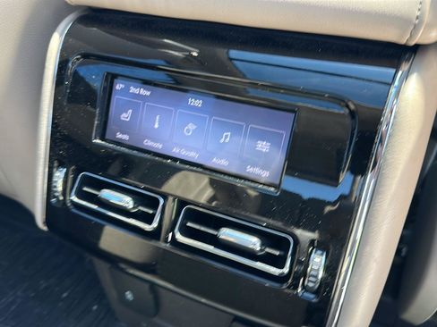 Used 2022 Lincoln Aviator Reserve w/ Equipment Group 201A AWD/4WD image 12