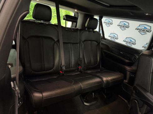 Used 2024 Jeep Wagoneer L Series II AWD/4WD image 26