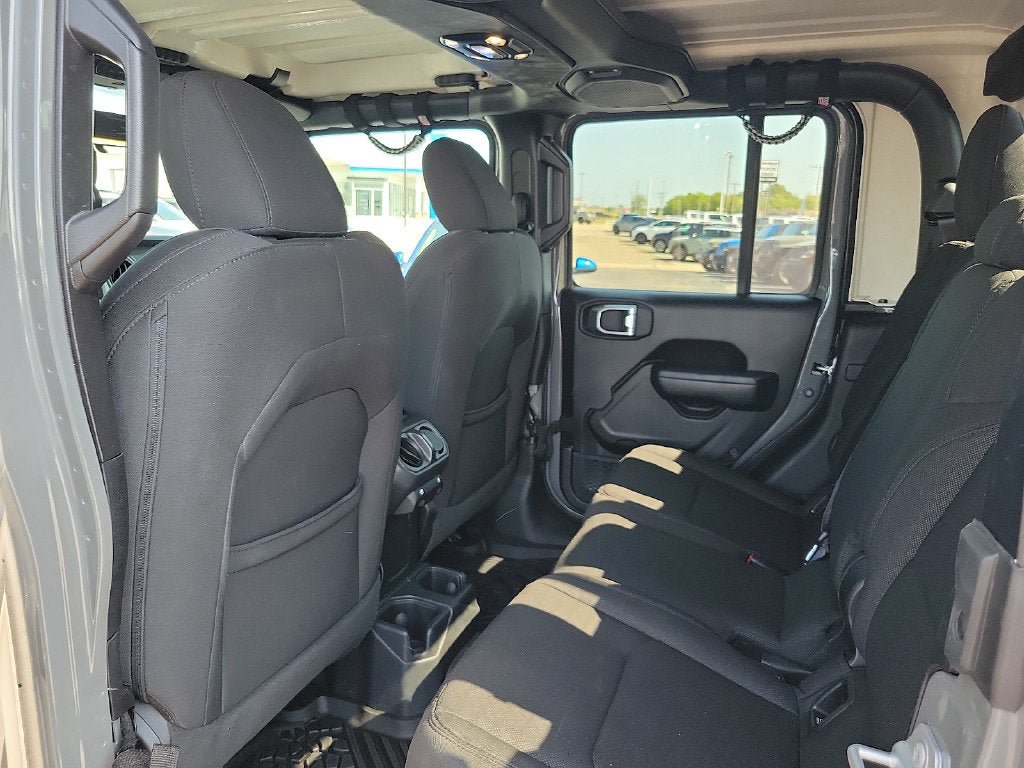 Used 2023 Jeep Gladiator Sport AWD/4WD image 9