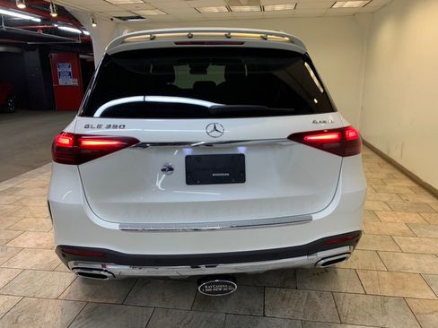 Used 2024 Mercedes-Benz GLE 350 4MATIC w/ AMG Line Exterior image 7
