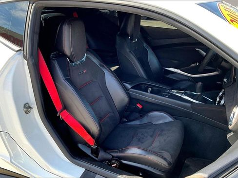 Used 2018 Chevrolet Camaro ZL1 RWD image 27