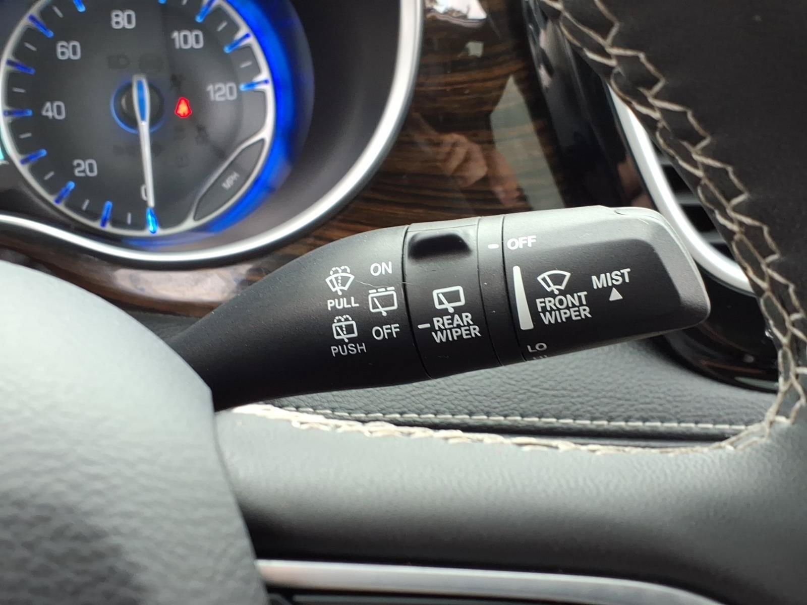 Used 2023 Chrysler Pacifica Limited FWD image 28