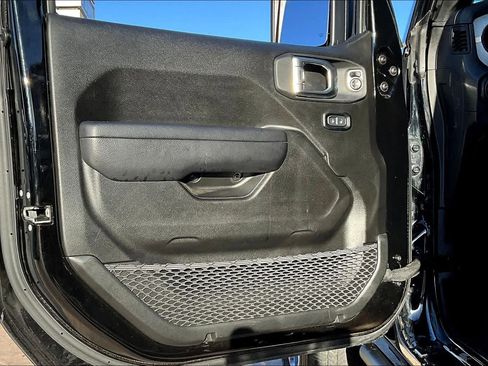 Certified 2024 Jeep Gladiator Sport image 17