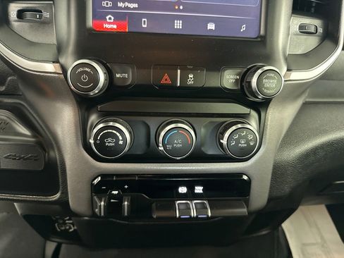Used 2022 RAM 2500 Big Horn AWD/4WD image 15