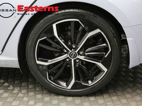 Used 2023 Nissan Altima 2.5 SR w/ SR Premium Package FWD image 8