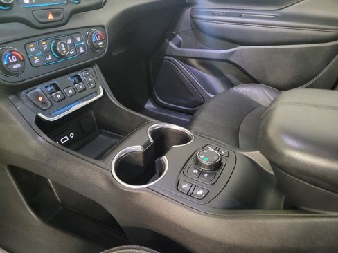 Used 2021 GMC Terrain SLT AWD/4WD image 25