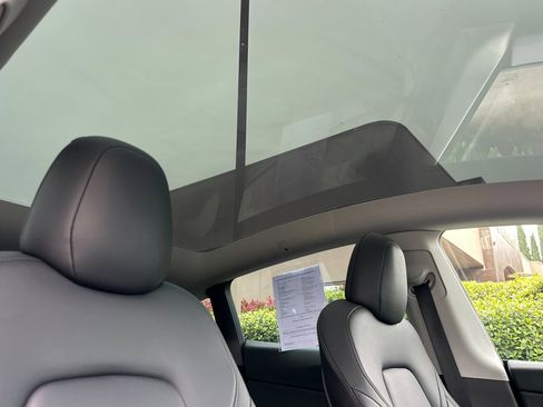 Used 2023 Tesla Model Y Performance image 14