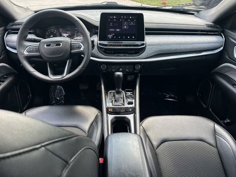 Used 2025 Jeep Compass Latitude w/ Sun & Sound Group image 17