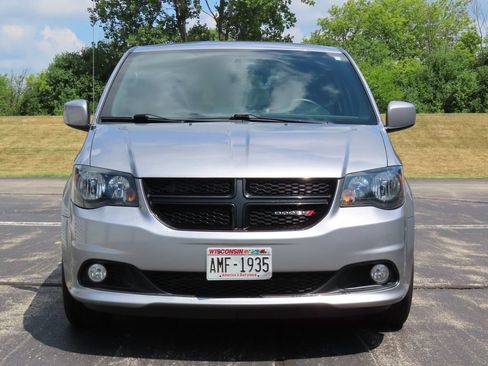 Used 2018 Dodge Grand Caravan SE FWD image 4