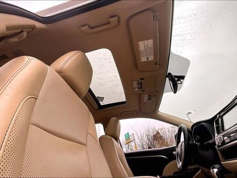 Used 2016 Toyota Highlander Limited image 22