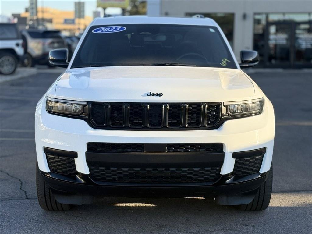Used 2023 Jeep Grand Cherokee L Laredo AWD/4WD image 2