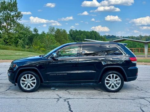 Used 2017 Jeep Grand Cherokee Limited w/ Luxury Group II AWD/4WD image 10