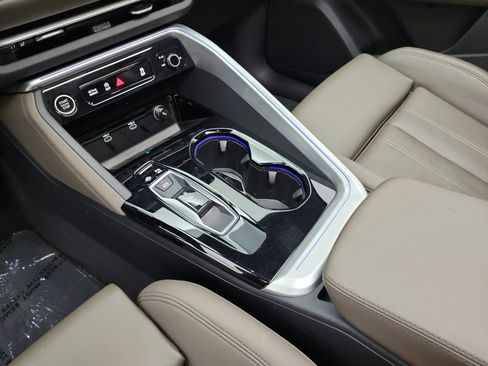 Used 2025 Audi Q5 Premium Plus w/ Premium Plus AWD/4WD image 11
