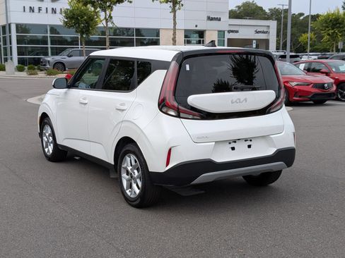 Used 2025 Kia Soul LX w/ LX Technology Package FWD image 5