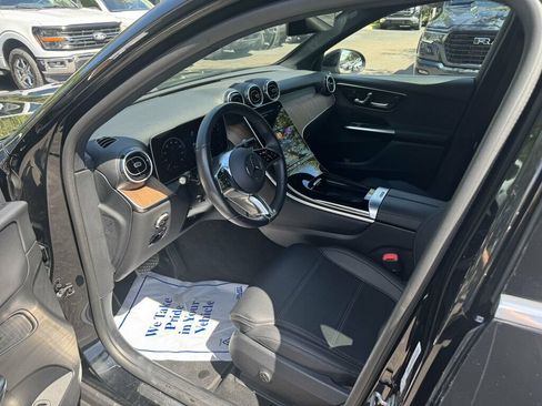 Used 2025 Mercedes-Benz GLC 300 image 3