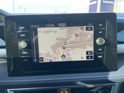 Certified 2025 Volkswagen Taos SEL image 18