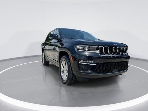 Used 2023 Jeep Grand Cherokee Limited RWD image 4
