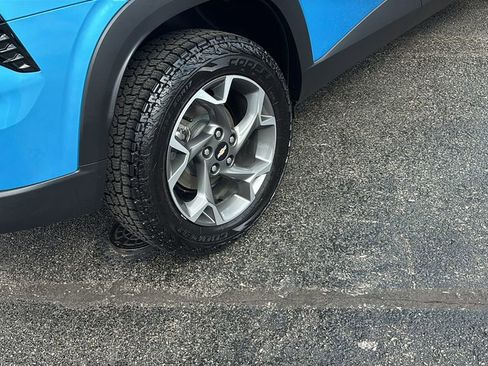 Used 2025 Chevrolet Trax LT w/ Sunroof Package image 8