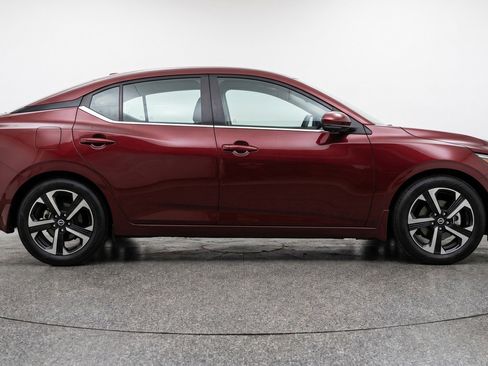 Used 2025 Nissan Sentra SV FWD image 11