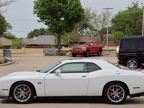 Used 2017 Dodge Challenger SRT w/ Technology Group image 7