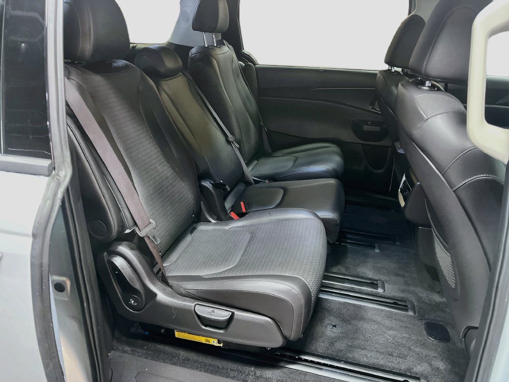 Used 2025 Kia Carnival SX Prestige FWD image 30