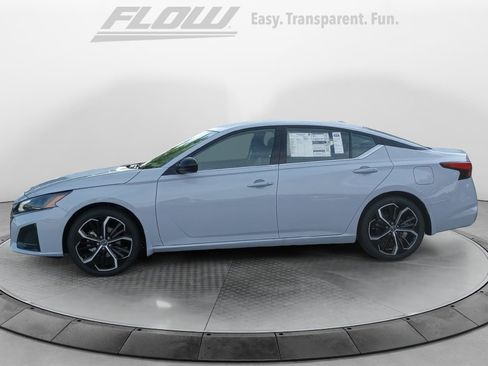 New 2025 Nissan Altima 2.5 SR image 4