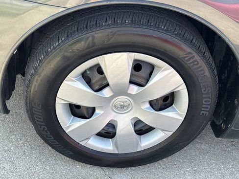 Used 2009 Toyota Camry LE FWD image 12