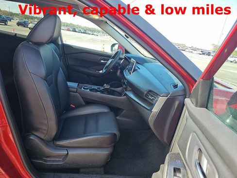 Used 2024 Nissan Rogue SV w/ SV Premium Package image 9