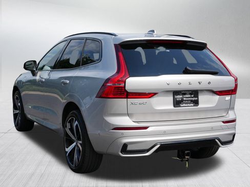 Used 2022 Volvo XC60 T8 R-Design w/ Advanced Package image 3