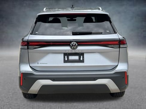 Certified 2025 Volkswagen Tiguan S FWD image 4