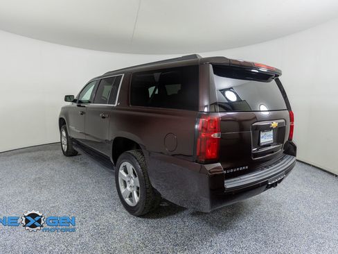 Used 2020 Chevrolet Suburban LT w/ Luxury Package AWD/4WD image 5