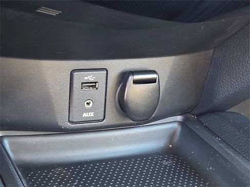 Used 2015 Nissan Rogue SV image 23