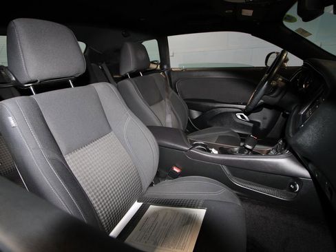 Used 2019 Dodge Challenger SXT RWD image 18