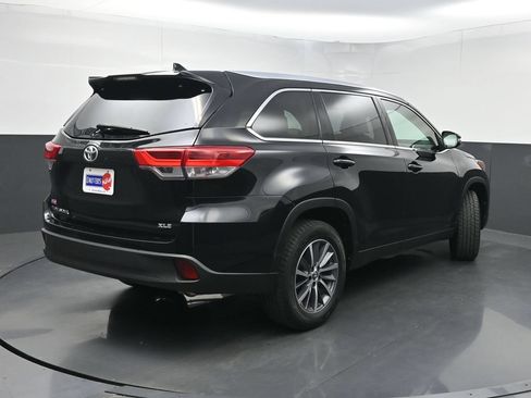 Used 2019 Toyota Highlander XLE FWD image 23